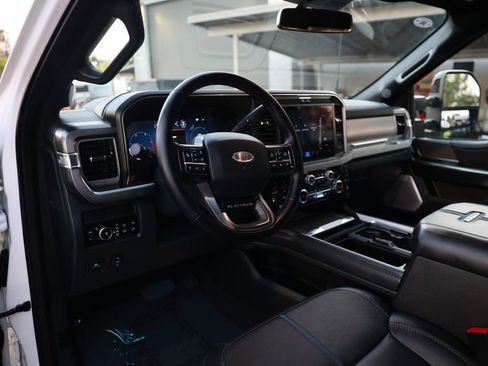 Used 2025 Ford F450 Platinum w/ FX4 Off-Road Package image 18