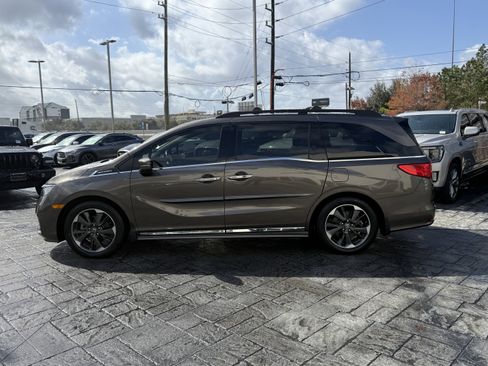 Used 2023 Honda Odyssey Elite image 4