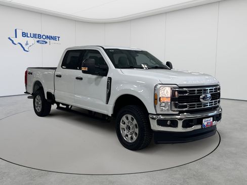 Used 2024 Ford F250 XLT AWD/4WD image 3
