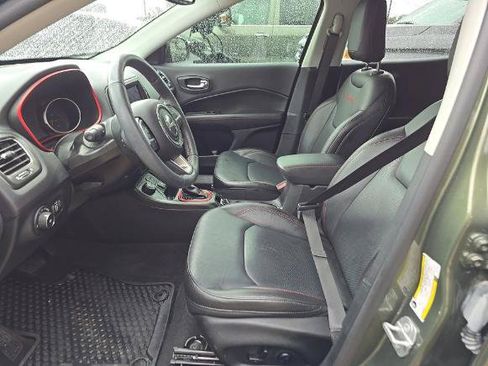Used 2018 Jeep Compass Trailhawk w/ Leather Interior Group AWD/4WD image 4