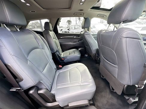 Used 2020 Buick Enclave Essence image 28