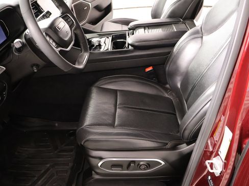 Used 2022 Jeep Wagoneer Series III RWD image 12
