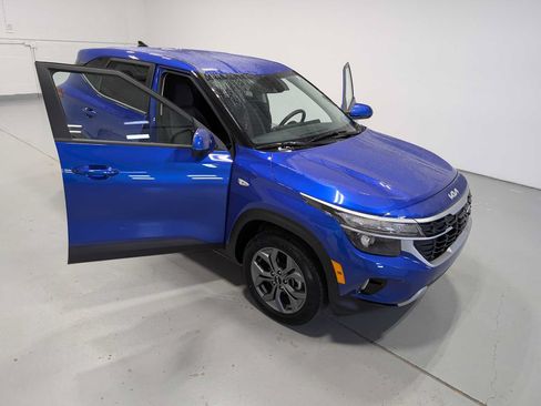Used 2024 Kia Seltos LX AWD/4WD image 16