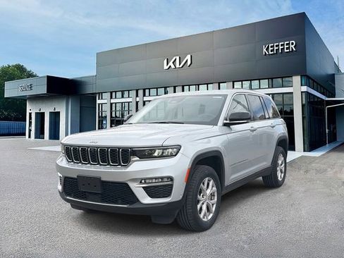 Used 2022 Jeep Grand Cherokee Limited w/ Luxury Tech Group II image 4