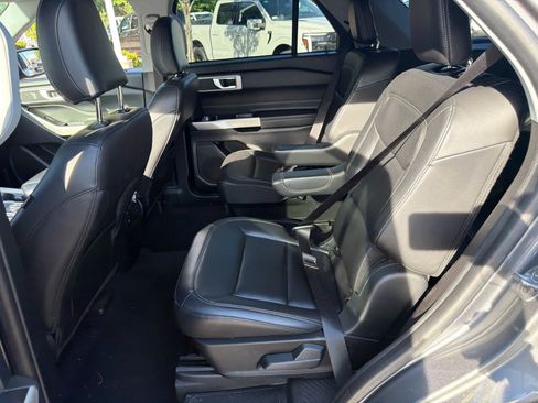 Used 2021 Ford Explorer XLT w/ Equipment Group 202A AWD/4WD image 12