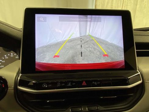 Used 2024 Jeep Compass Limited image 16