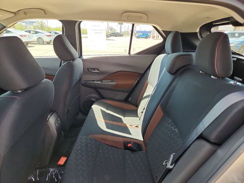 Used 2024 Nissan Kicks SR image 9