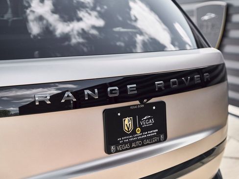 Used 2026 Land Rover Range Rover Long Wheelbase SE image 10