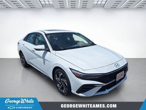 Used 2025 Hyundai Elantra SEL FWD image 1