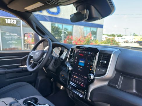 Used 2025 RAM 2500 Big Horn AWD/4WD image 12