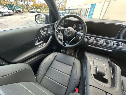 Used 2025 Mercedes-Benz GLE 450e 4MATIC image 9