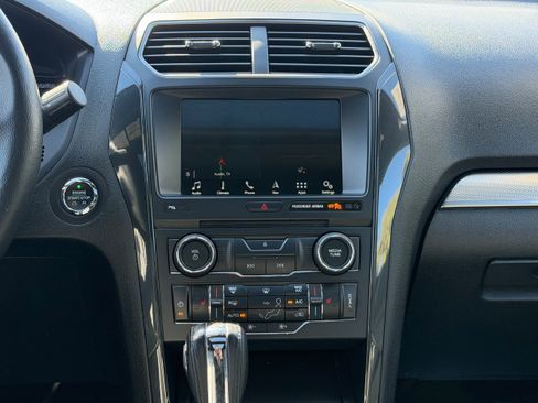 Used 2018 Ford Explorer XLT w/ Equipment Group 202A image 16
