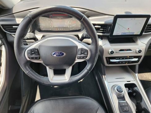 Used 2022 Ford Explorer XLT w/ Equipment Group 202A AWD/4WD image 26