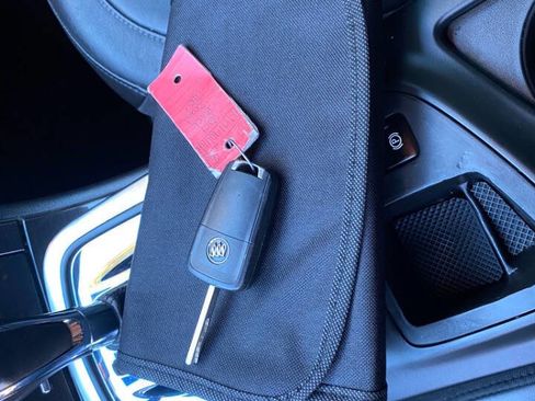 Used 2017 Buick Regal Sport Touring image 18