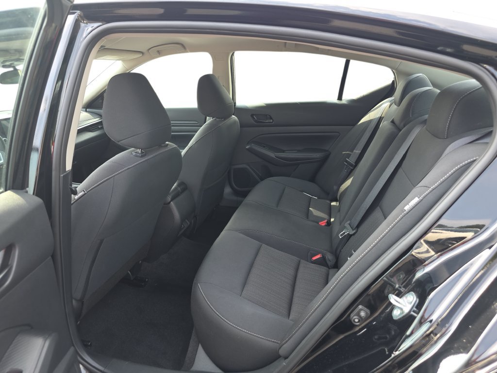 Used 2025 Nissan Altima 2.5 SV FWD image 14