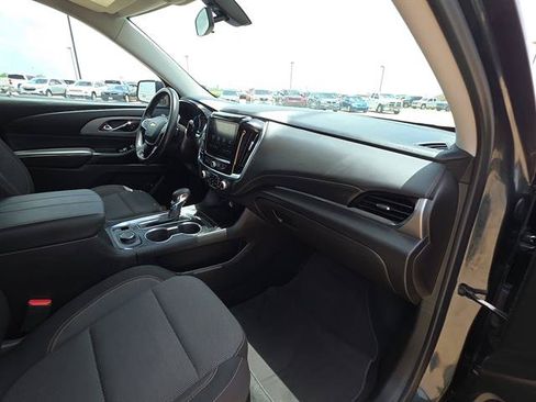 Used 2021 Chevrolet Traverse LT FWD image 17