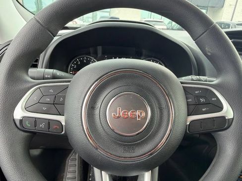Used 2023 Jeep Renegade Latitude AWD/4WD image 14