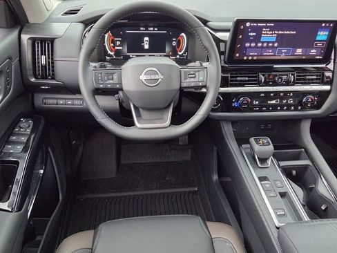 New 2026 Nissan Pathfinder Platinum FWD image 11