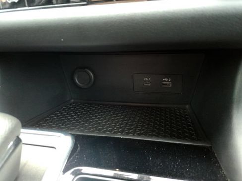 Used 2025 Nissan Pathfinder SV FWD image 44