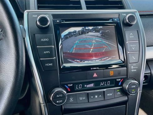 Used 2016 Toyota Camry SE FWD image 13