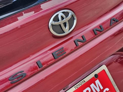 New 2026 Toyota Sienna LE image 7