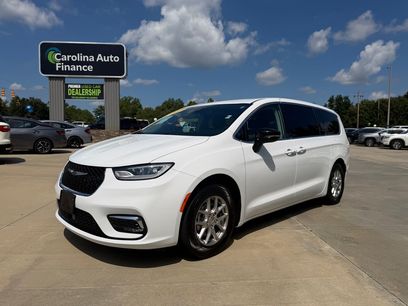 Used 2024 Chrysler Pacifica Touring-L
