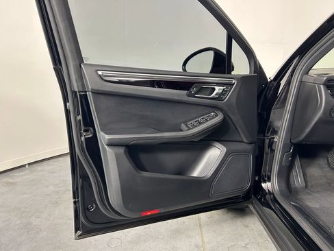 Used 2020 Porsche Macan w/ Driver Memory Package AWD/4WD image 14