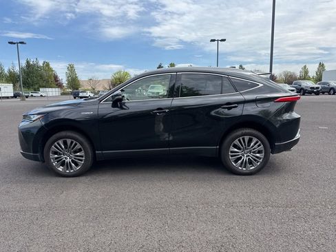 Used 2021 Toyota Venza XLE w/ Carpet Mat Package (TMS) image 4