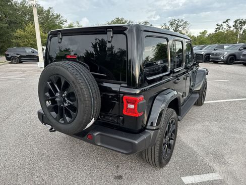 Used 2025 Jeep Wrangler Unlimited Sahara AWD/4WD image 14