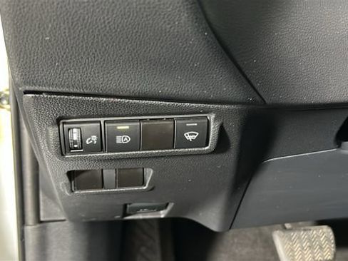 Used 2023 Toyota Corolla Cross LE AWD/4WD image 19