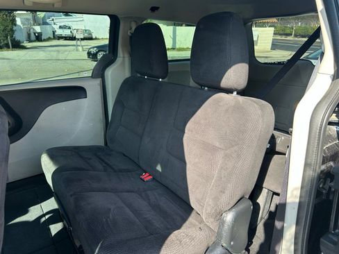 Used 2014 Dodge Grand Caravan American Value Package w/ UConnect Hands-Free Group image 17