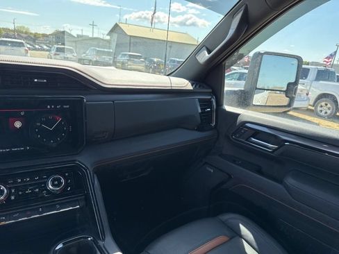 Used 2025 GMC Sierra 2500 AT4 AWD/4WD image 48