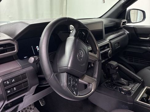Used 2025 Toyota Tacoma TRD Sport image 14