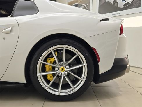 Used 2022 Ferrari 812 GTS image 16