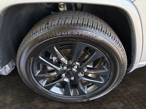 Used 2018 Jeep Grand Cherokee Altitude AWD/4WD image 41