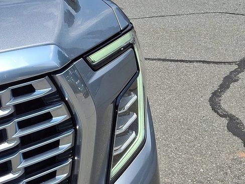 Used 2025 GMC Yukon XL Denali AWD/4WD image 9