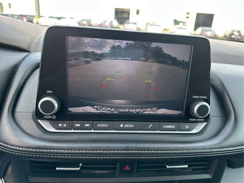 Used 2023 Nissan Rogue S AWD/4WD image 15