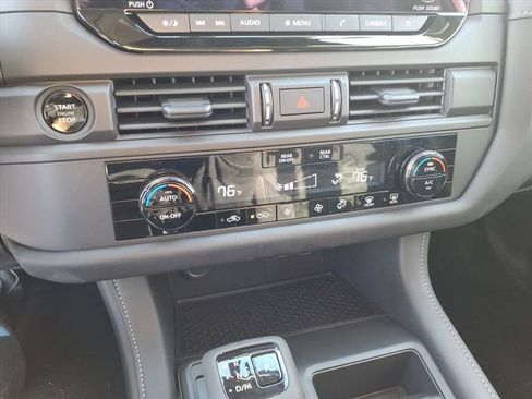 New 2025 Nissan Pathfinder S image 12