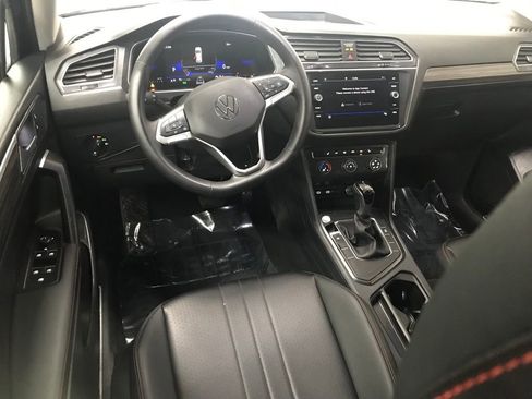 Used 2024 Volkswagen Tiguan SE image 27