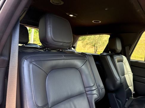 Certified 2024 Lincoln Navigator Premiere AWD/4WD image 27
