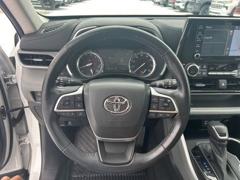 Used 2022 Toyota Highlander XLE image 13