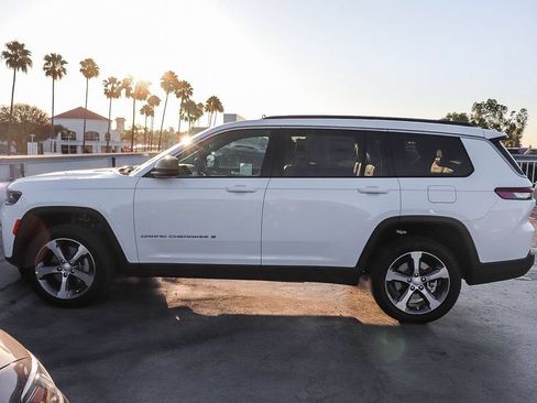 New 2026 Jeep Grand Cherokee L Limited w/ Luxury Tech Group II RWD image 14
