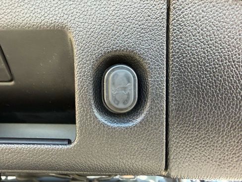 Used 2019 Cadillac Escalade ESV Luxury RWD image 8