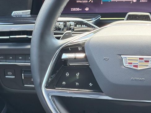 Used 2025 Cadillac Escalade ESV Sport AWD/4WD image 9