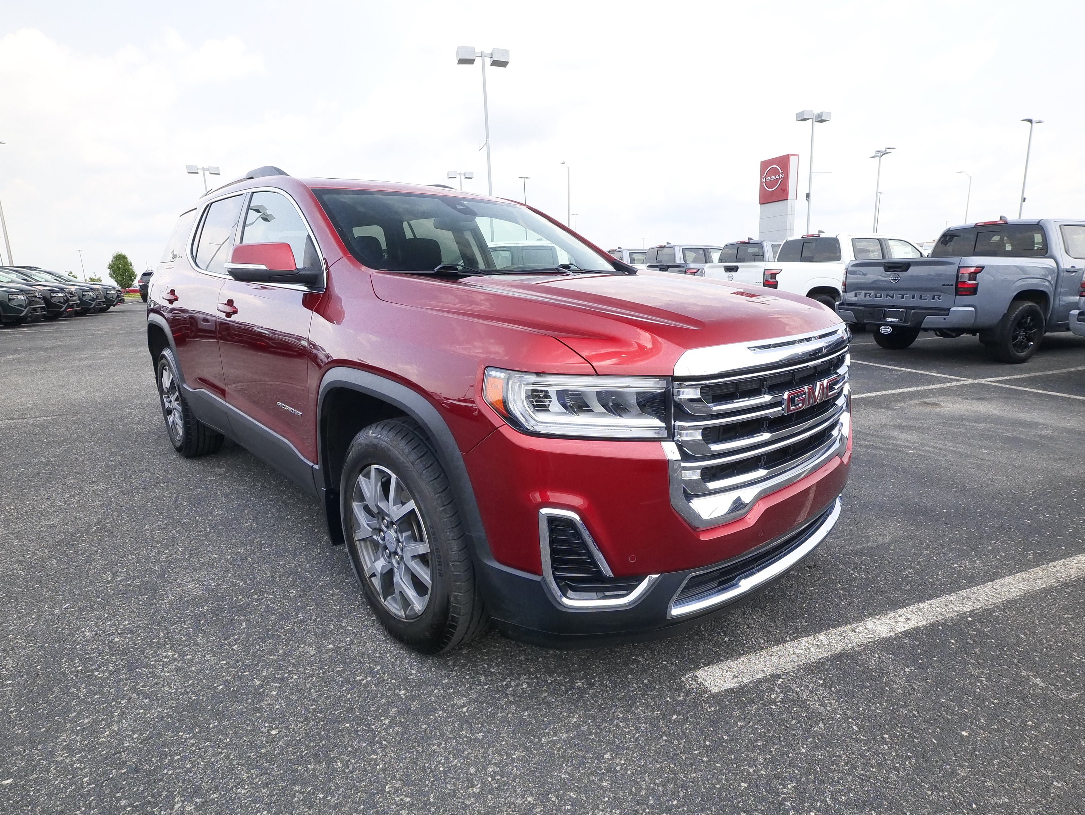 Used 2023 GMC Acadia SLE w/ Driver Convenience Package AWD/4WD image 2