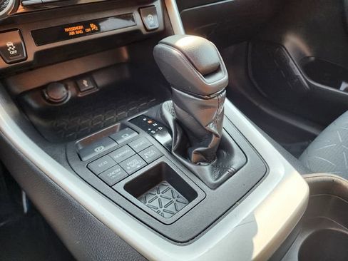 Used 2021 Toyota RAV4 XLE AWD/4WD image 30