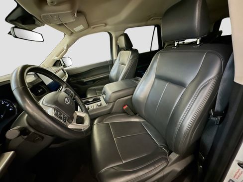 Used 2024 Ford Expedition XLT image 13