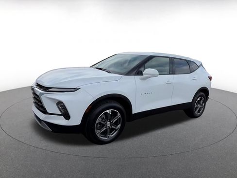 Used 2025 Chevrolet Blazer LT FWD image 8