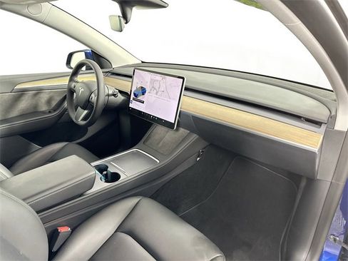 Used 2023 Tesla Model Y Long Range image 25
