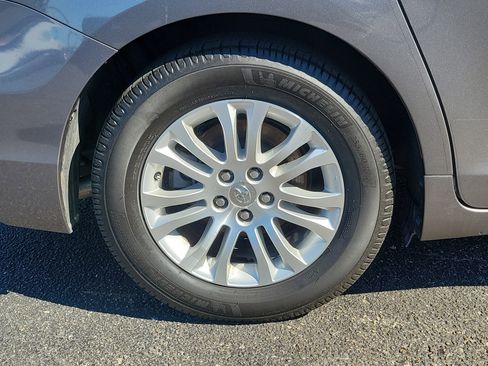 Used 2017 Toyota Sienna XLE image 9